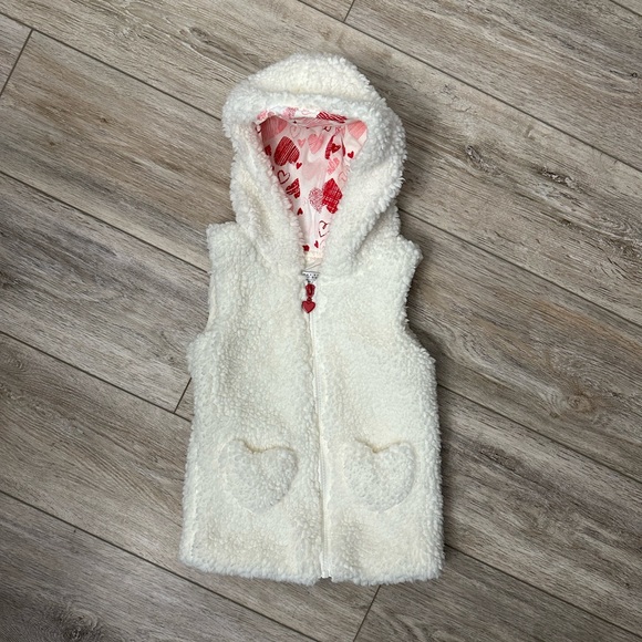 Max Studio Kids Sherpa Vest with Hearts - Picture 1 of 7